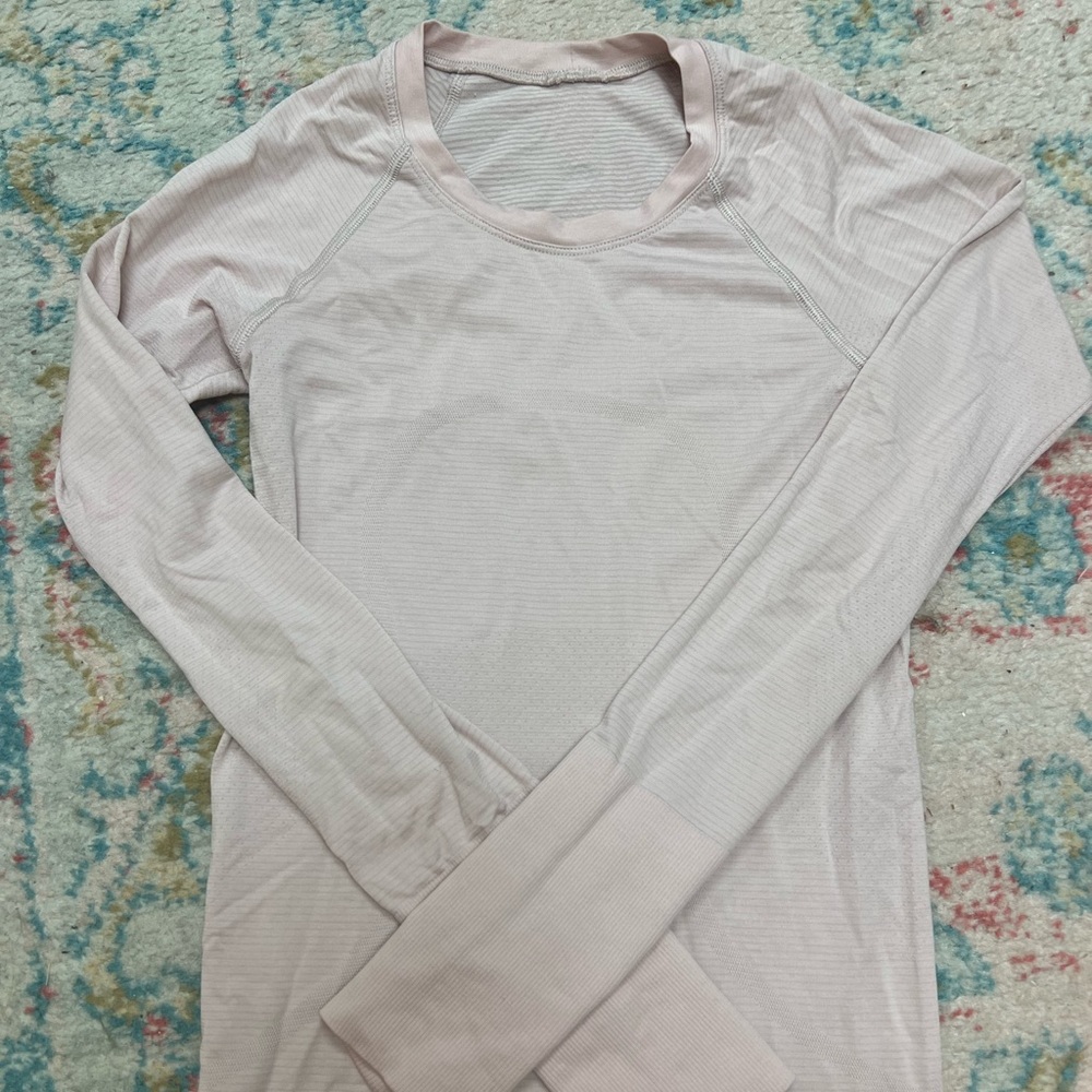 Lulu lemon long sleeve shirt size 0/2